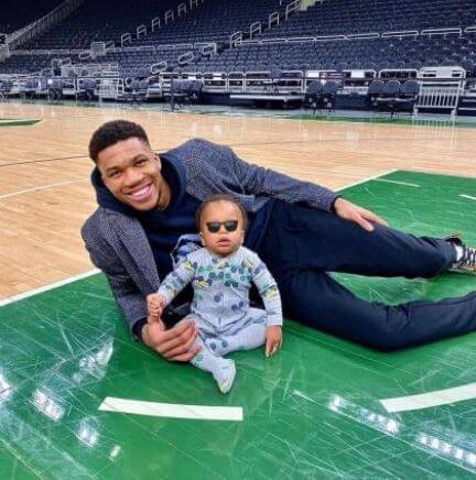 Veronica Antetokounmpo son Giannis Antetokounmpo and grandson on the court.